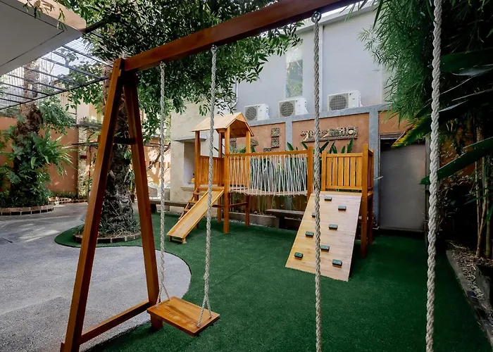 فندق Fourteen Roses Boutique Hotel, Kuta 4*