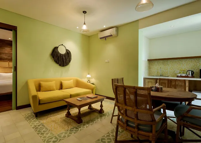 فندق Fourteen Roses Boutique Hotel, Kuta 4*