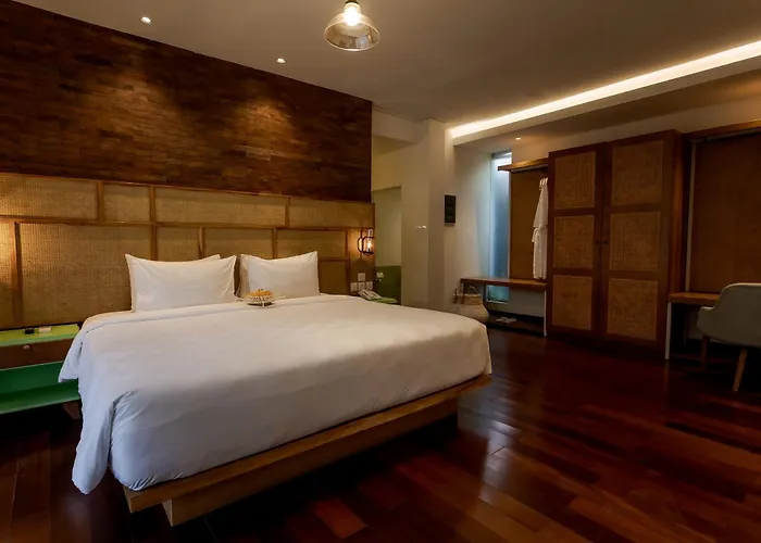 ホテル Fourteen Roses Boutique Hotel, Kuta レギャン