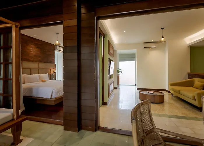 ホテル Fourteen Roses Boutique Hotel, Kuta 4*