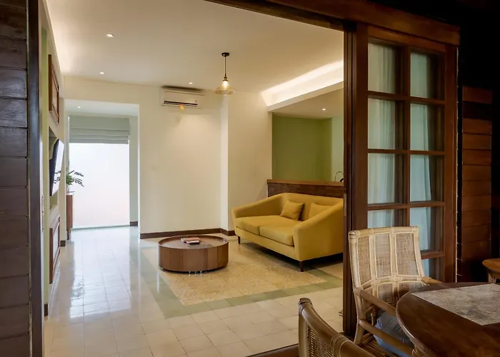 Fourteen Roses Boutique Hotel, Kuta レギャン