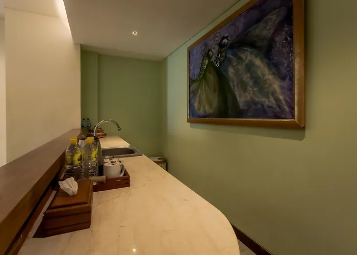 Fourteen Roses Boutique Hotel, Kuta 4*
