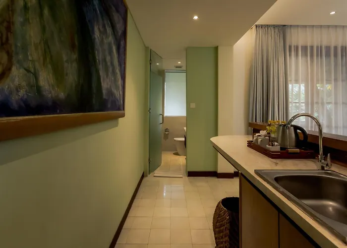 Fourteen Roses Boutique Hotel, Kuta Hotel 4*