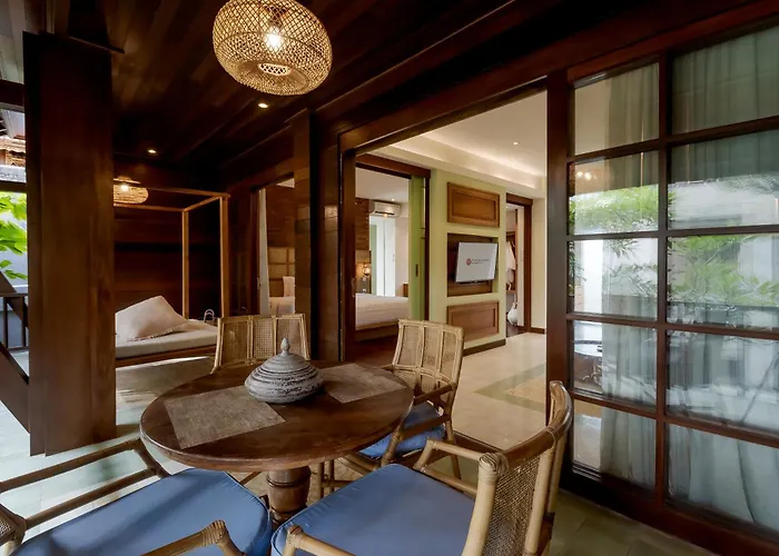 ホテル Fourteen Roses Boutique Hotel, Kuta レギャン
