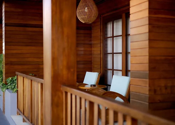 ホテル Fourteen Roses Boutique Hotel, Kuta 4*