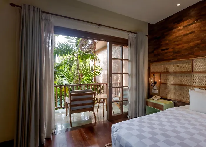 Fourteen Roses Boutique Hotel, Kuta 4*