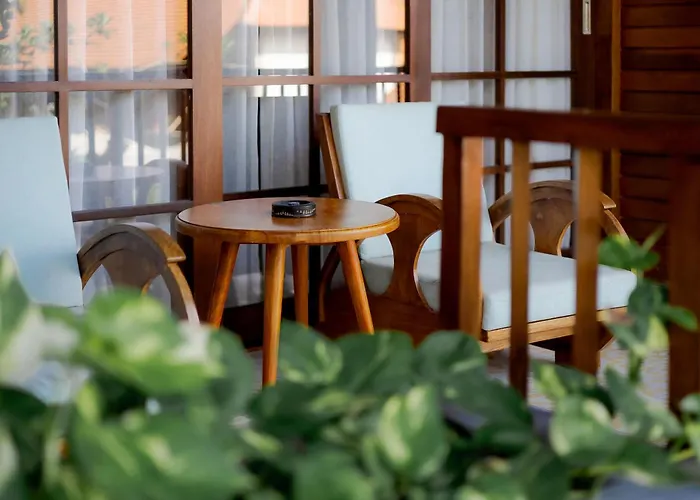 Fourteen Roses Boutique Hotel, Kuta 4* ليجيان