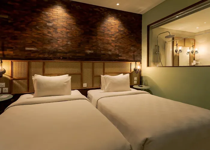 ホテル Fourteen Roses Boutique Hotel, Kuta 4*