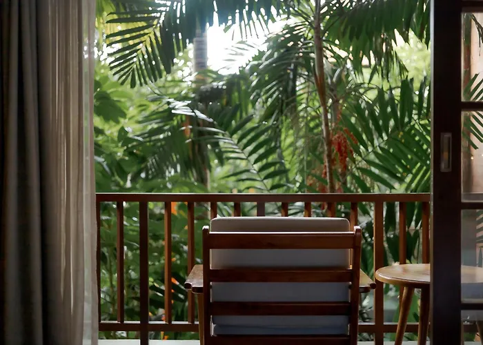 Fourteen Roses Boutique Hotel, Kuta レギャン