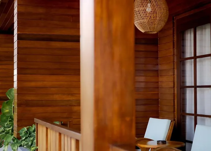 فندق Fourteen Roses Boutique Hotel, Kuta 4*