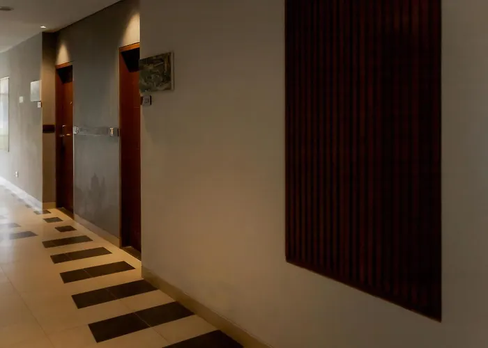 ホテル Fourteen Roses Boutique Hotel, Kuta レギャン