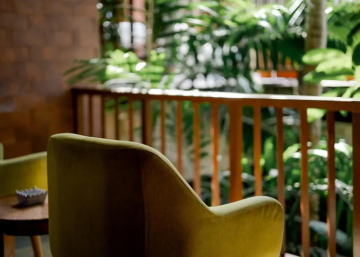 ホテル Fourteen Roses Boutique Hotel, Kuta レギャン