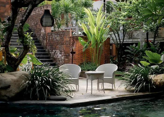 Fourteen Roses Boutique Hotel, Kuta ホテル レギャン