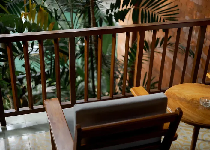 Fourteen Roses Boutique Hotel, Kuta ホテル