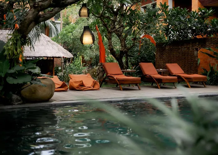 Fourteen Roses Boutique Hotel, Kuta ホテル
