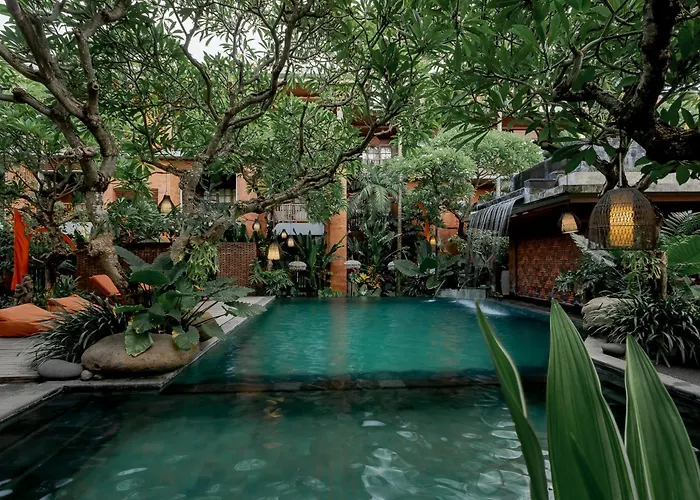 ホテル Fourteen Roses Boutique Hotel, Kuta レギャン