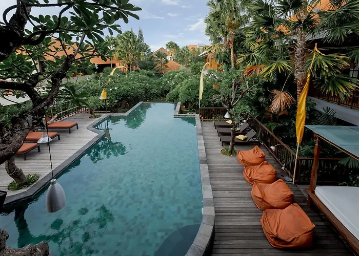 Fourteen Roses Boutique Hotel, Kuta レギャン