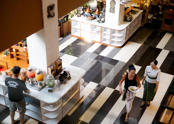 ホテル Fourteen Roses Boutique Hotel, Kuta 4*
