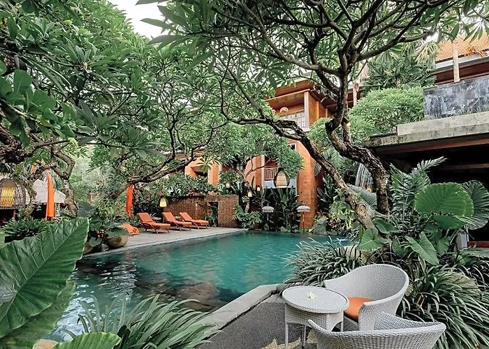 Fourteen Roses Boutique Hotel, Kuta 4* レギャン