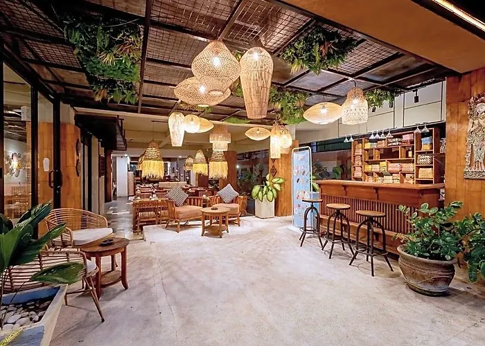 ホテル Fourteen Roses Boutique Hotel, Kuta 4*