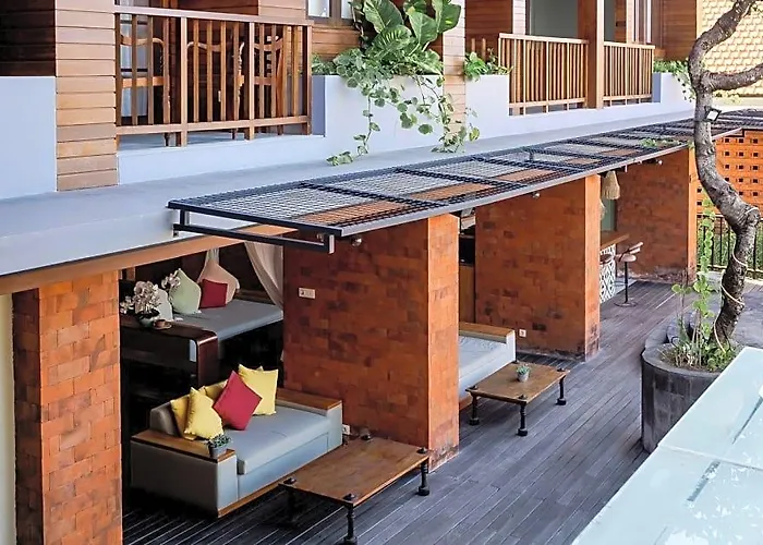 فندق Fourteen Roses Boutique Hotel, Kuta ليجيان