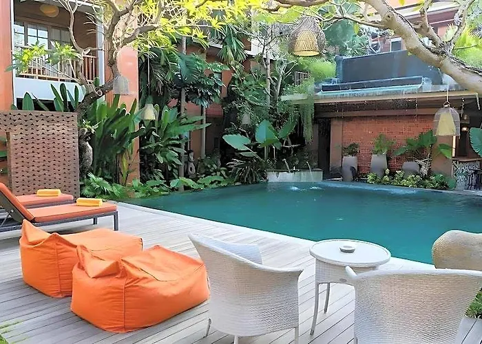 Fourteen Roses Boutique Hotel, Kuta ホテル 4*
