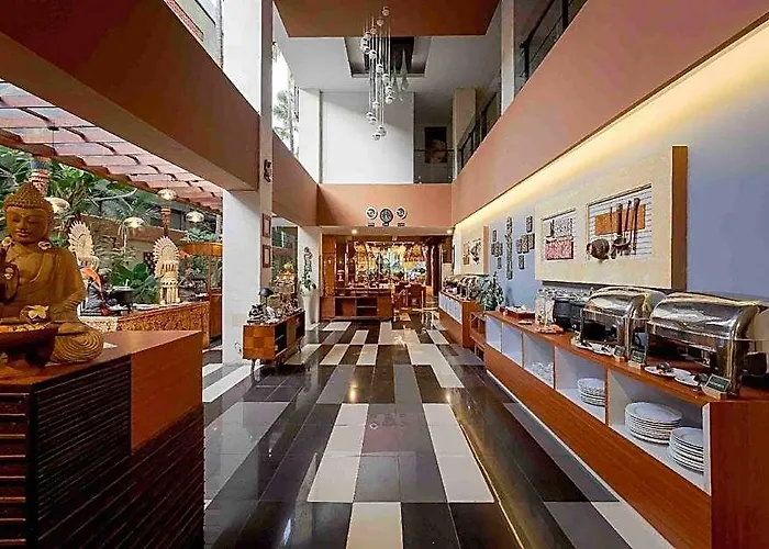 Fourteen Roses Boutique Hotel, Kuta ホテル レギャン