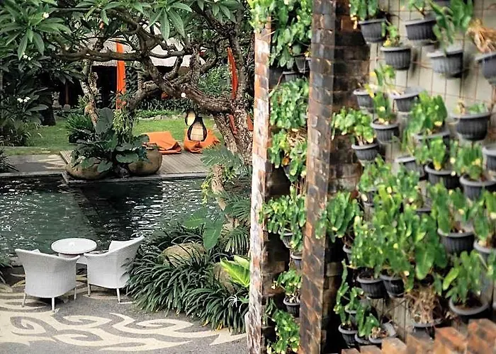Fourteen Roses Boutique Hotel, Kuta فندق 4*