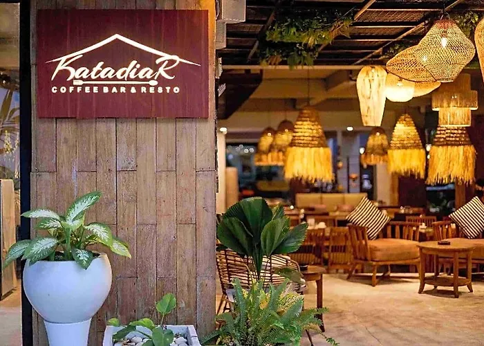 Fourteen Roses Boutique Hotel, Kuta ホテル レギャン