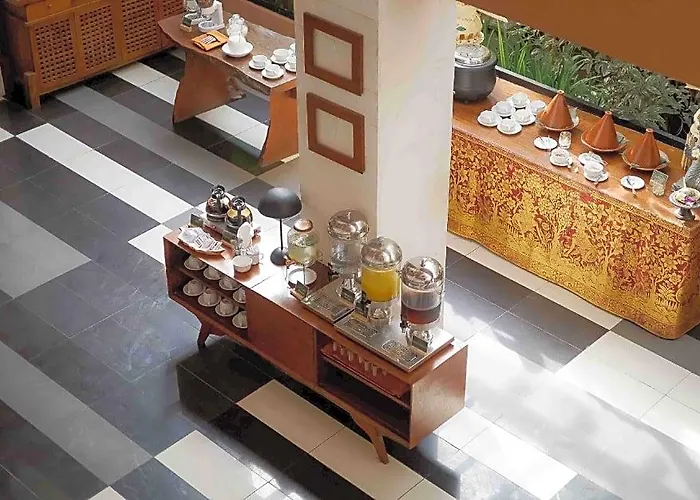 Fourteen Roses Boutique Hotel, Kuta レギャン