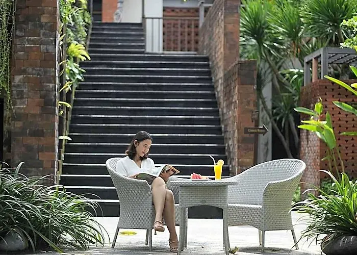 فندق Fourteen Roses Boutique Hotel, Kuta ليجيان