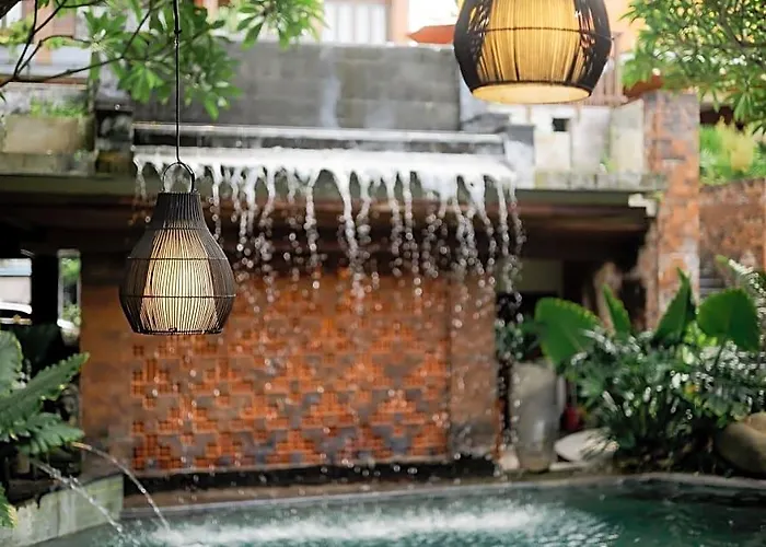 فندق Fourteen Roses Boutique Hotel, Kuta 4*